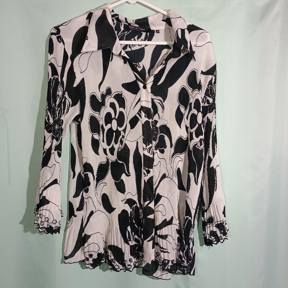 Black White Floral Blouse Collared Button Front Ruffle Hem Top